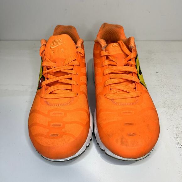 Nike TN Air Max Plus NS GPX Sneakers Youth Size 5.5 Total Orange/Black-White - Picture 3 of 8